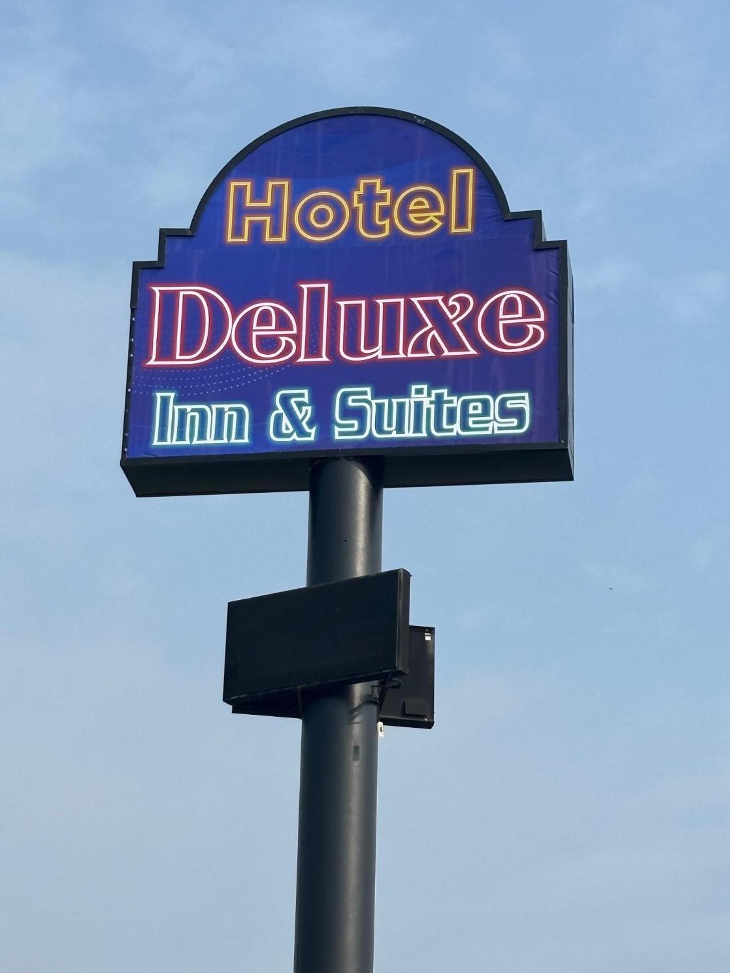 Deluxe 6 Inn & Suites Brownsville Exterior photo